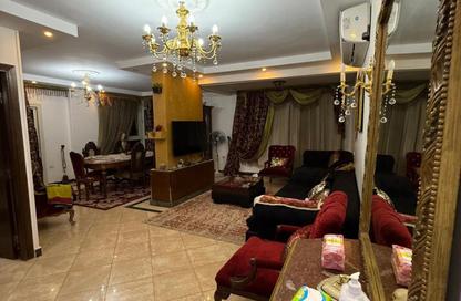 Apartment - 4 Bedrooms - 2 Bathrooms for sale in Quraish St. - 6th Zone - Nasr City - Cairo