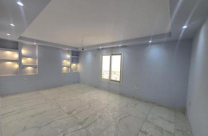 Apartment - 3 Bedrooms - 2 Bathrooms for rent in Zahraa El Maadi - Hay El Maadi - Cairo