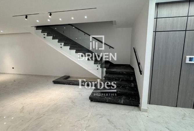 104880003 - Property Image 2