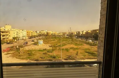 Apartment - 3 Bedrooms - 2 Bathrooms for rent in Area B - Ganoob El Acadimia - New Cairo City - Cairo