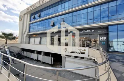 محل تجاري - استوديو - 1 حمام للايجار في شارع التسعين الجنوبي - التجمع الخامس - مدينة القاهرة الجديدة - القاهرة