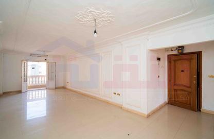 Apartment - 3 Bedrooms - 1 Bathroom for sale in Janaklees - Hay Sharq - Alexandria