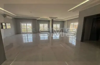 شقة - 3 غرف نوم - 3 حمامات للايجار في غرب الجولف - كمبوندات القطامية - القطامية - مدينة القاهرة الجديدة - القاهرة