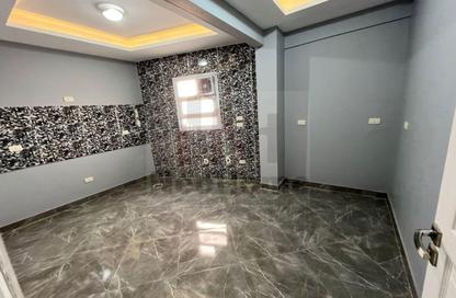 شقة - 4 غرف نوم - 4 حمامات للايجار في طريق الشروق - المجاورة الاولي - الحي الثامن - مدينة الشروق - القاهرة