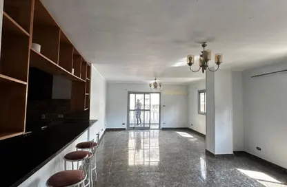 شقة - 4 غرف نوم - 2 حمامات للبيع في شارع المساحه - الدقي - الجيزة