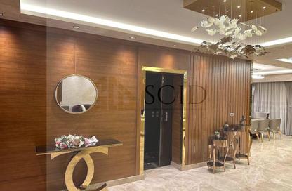 Villa - 5 - 5 for sale in Royal City - Sheikh Zayed Compounds - Sheikh Zayed City - Giza Villa - 5 - 5 for sale in Royal City - Sheikh Zayed Compounds - Sheikh Zayed City - Giza