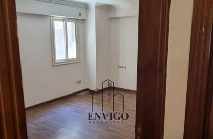 Apartment - 3 Bedrooms - 2 Bathrooms for sale in Al Mohandes Hamid Mahmoud St. - 10th Zone - Nasr City - Cairo