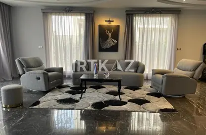 فيلا - 4 غرف نوم - 6 حمامات للايجار في كايرو فيستيفال سيتى - المستثمرين الشمالية - مدينة القاهرة الجديدة - القاهرة