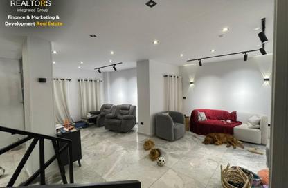 دوبلكس - 3 غرف نوم - 2 حمامات للبيع في طريق الحي الايطالي - حدائق اكتوبر - مدينة 6 أكتوبر - الجيزة