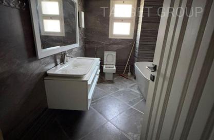 Villa - 4 - 5 for rent in Seasons Residence - Ext North Inves Area - New Cairo City - Cairo