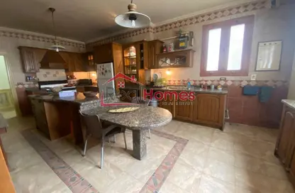 Apartment - 3 Bedrooms - 4 Bathrooms for sale in Al Kamel Mohamed St. - Zamalek - Cairo