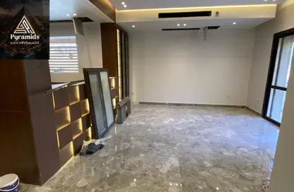 Apartment - 3 Bedrooms - 4 Bathrooms for rent in The Courtyard - 12th District - Sheikh Zayed City - Giza