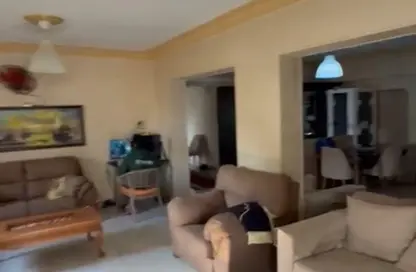 شقة - 4 غرف نوم - 2 حمامات للبيع في شارع ابراهيم نوار - المنطقة السادسة - مدينة نصر - القاهرة