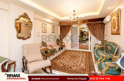 Apartment - 3 Bedrooms - 2 Bathrooms for sale in Doctor Ahmed Al Sayed St. - Sidi Gaber - Hay Sharq - Alexandria