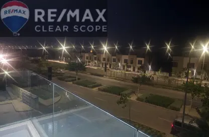 شقة - 3 غرف نوم - 3 حمامات للايجار في كمبوند البروج - كمبوندات الشروق - مدينة الشروق - القاهرة