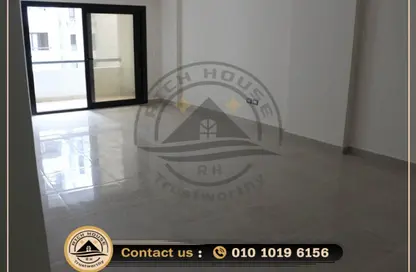 شقة - 3 غرف نوم - 2 حمامات للايجار في شارع مدرسة الريادة - سموحة - حي شرق - الاسكندرية
