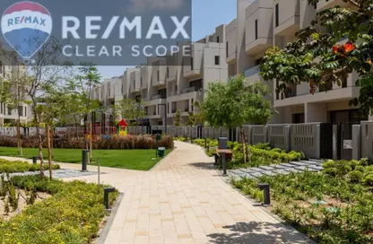 شقة - 3 غرف نوم - 3 حمامات للبيع في كمبوند البروج - كمبوندات الشروق - مدينة الشروق - القاهرة