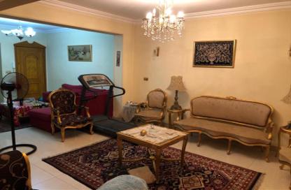 شقة - 3 غرف نوم - 2 حمامات للبيع في شارع شهاب - المهندسين - الجيزة