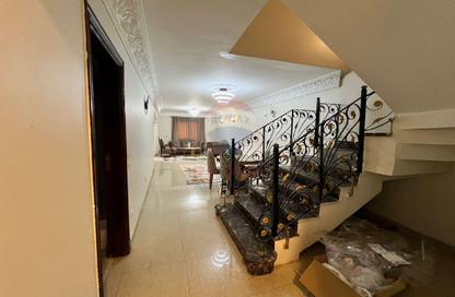 Duplex - 4 Bedrooms - 2 Bathrooms for rent in Al Gazairli St. - El Roda - Hay El Manial - Cairo
