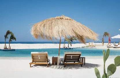 شاليه - 5 غرف نوم - 4 حمامات للبيع في المصيف - راس الحكمة - الساحل الشمالي