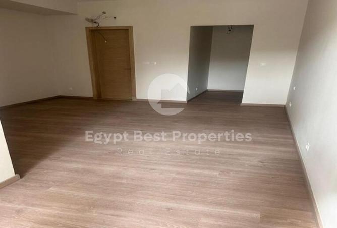 2P7arASxSm8 - Property Image 3