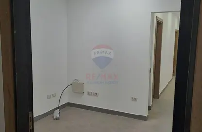 Clinic - 4 Bedrooms - 1 Bathroom for rent in Kazan Plaza - 6 October Compounds - 6 October City - Giza