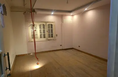 شقة - 4 غرف نوم - 2 حمامات للبيع في شارع الزهراء - الدقي - الجيزة