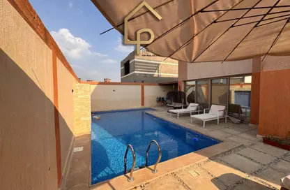 فيلا - 4 غرف نوم - 5 حمامات للبيع في فرست هايتس - محور 26 يوليو - مدينة 6 أكتوبر - الجيزة