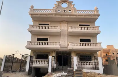 شقة - 3 غرف نوم - 2 حمامات للبيع في المجاورة الثالثة - الحي الثالث شرق - مدينة الشروق - القاهرة