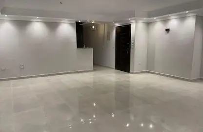 شقة - 3 غرف نوم - 2 حمامات للايجار في شارع الحريه - الماظة - مصر الجديدة - القاهرة