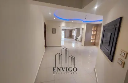 Apartment - 3 Bedrooms - 2 Bathrooms for sale in Tahseen Farghaly St. - 1st Zone - Nasr City - Cairo