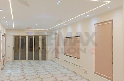 Apartment - 3 Bedrooms - 1 Bathroom for sale in Mahmoud Al Essawy St. - Miami - Hay Awal El Montazah - Alexandria
