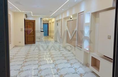 Apartment - 3 Bedrooms - 1 Bathroom for sale in Mahmoud Al Essawy St. - Miami - Hay Awal El Montazah - Alexandria