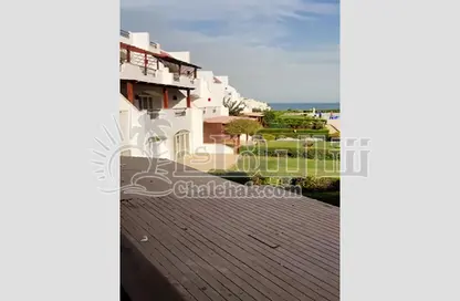 Chalet - 2 Bedrooms - 2 Bathrooms for sale in Louly Beach Resort - Al Ain Al Sokhna - Suez