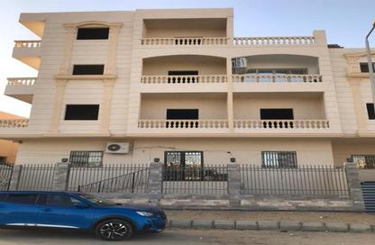 Apartment - 2 Bedrooms - 1 Bathroom for sale in 2nd Neighborhood - 3rd District East - Shorouk City - Cairo
