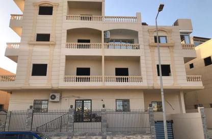 Apartment - 2 Bedrooms - 1 Bathroom for sale in 2nd Neighborhood - 3rd District East - Shorouk City - Cairo