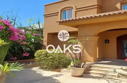 فيلا - 5 غرف نوم - 4 حمامات للبيع في سوان ليك قطامية - التجمع الاول - مدينة القاهرة الجديدة - القاهرة