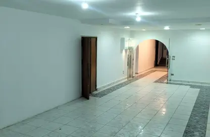 نصف طابق - استوديو - 3 حمامات للايجار في شارع مكرم عبيد - المنطقة السادسة - مدينة نصر - القاهرة