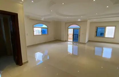 Apartment - 3 Bedrooms - 3 Bathrooms for rent in Abo Mousa Al Ashaari St. - The 1st Settlement - New Cairo City - Cairo