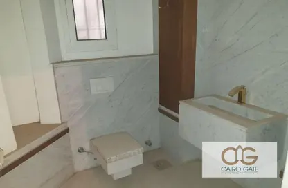 Apartment - 4 Bedrooms - 3 Bathrooms for sale in Al Kamel Mohamed St. - Zamalek - Cairo
