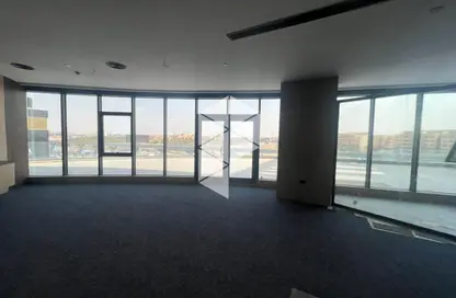 طابق كامل - استوديو - 4 حمامات للايجار في شارع التسعين الجنوبي - التجمع الخامس - مدينة القاهرة الجديدة - القاهرة