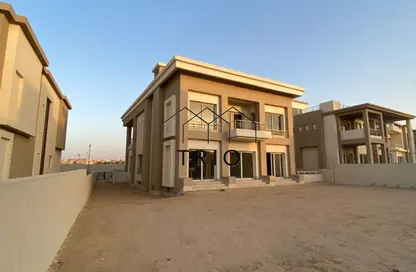 فيلا - 5 غرف نوم - 6 حمامات للبيع في كايرو فيستيفال سيتى - المستثمرين الشمالية - مدينة القاهرة الجديدة - القاهرة