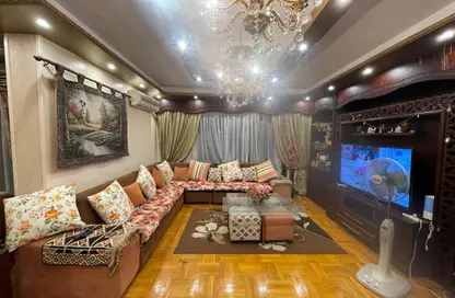 Apartment - 3 Bedrooms - 3 Bathrooms for rent in Moez Al Dawla St. - 6th Zone - Nasr City - Cairo