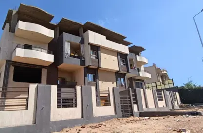 شقة - 3 غرف نوم - 3 حمامات للبيع في المجاورة الاولي - الحي الثالث غرب - مدينة الشروق - القاهرة