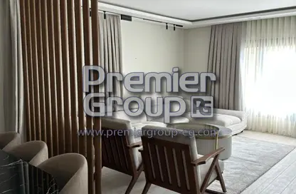 شقة - 3 غرف نوم - 3 حمامات للايجار في غرب الجولف - كمبوندات القطامية - القطامية - مدينة القاهرة الجديدة - القاهرة