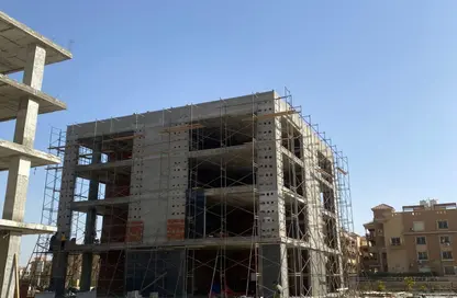 Shop - Studio - 2 Bathrooms for sale in Space mall gates - 26th of July Corridor - 6 October City - Giza