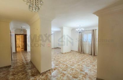 Apartment - 2 Bedrooms - 1 Bathroom for sale in El Montazah - Hay Than El Montazah - Alexandria