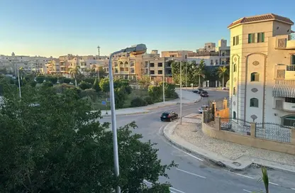 Full Floor - 5 Bedrooms - 4 Bathrooms for sale in Omar Makram St. - Al Narges 6 - Al Narges - New Cairo City - Cairo