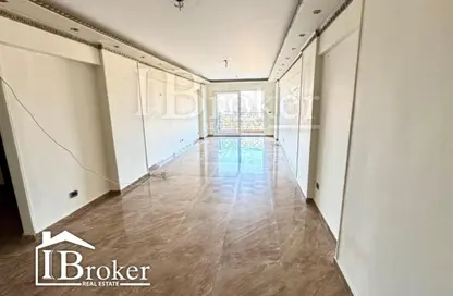 Apartment - 3 Bedrooms - 1 Bathroom for rent in 14th of May Bridge - Smouha - Hay Sharq - Alexandria