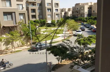 شقة - 2 غرف نوم - 2 حمامات للبيع في فيلدج جيت - المستثمرين الجنوبية - مدينة القاهرة الجديدة - القاهرة
